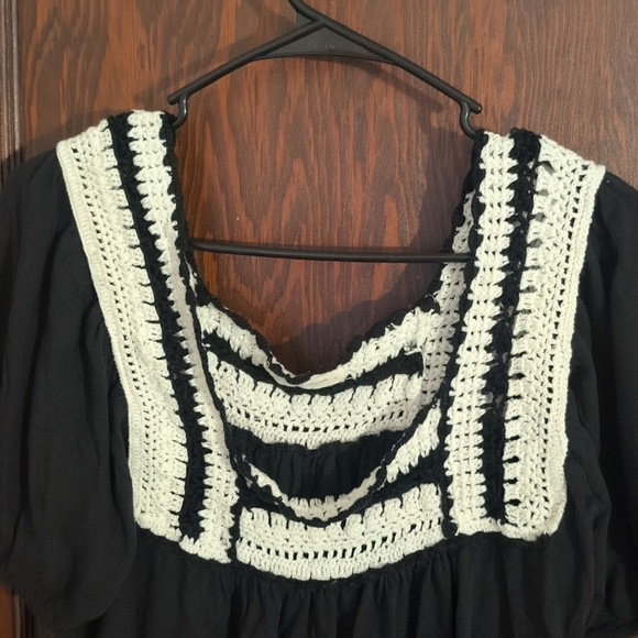Lucky Brand Black With Cream Crochet Blouse Size XL - Picture 3 of 6